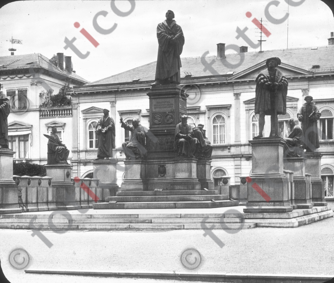 Lutherdenkmal | The Luther Memorial - Foto foticon-simon-150-001-sw.jpg | foticon.de - Bilddatenbank für Motive aus Geschichte und Kultur